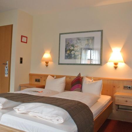 Akzent Hotel Am Bach Dettelbach Esterno foto