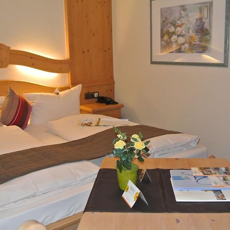 Akzent Hotel Am Bach Dettelbach Esterno foto