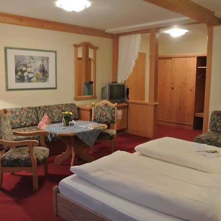 Akzent Hotel Am Bach Dettelbach Esterno foto