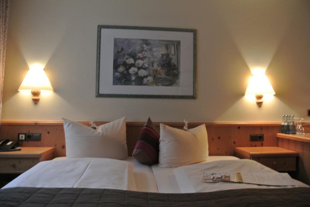 Akzent Hotel Am Bach Dettelbach Esterno foto