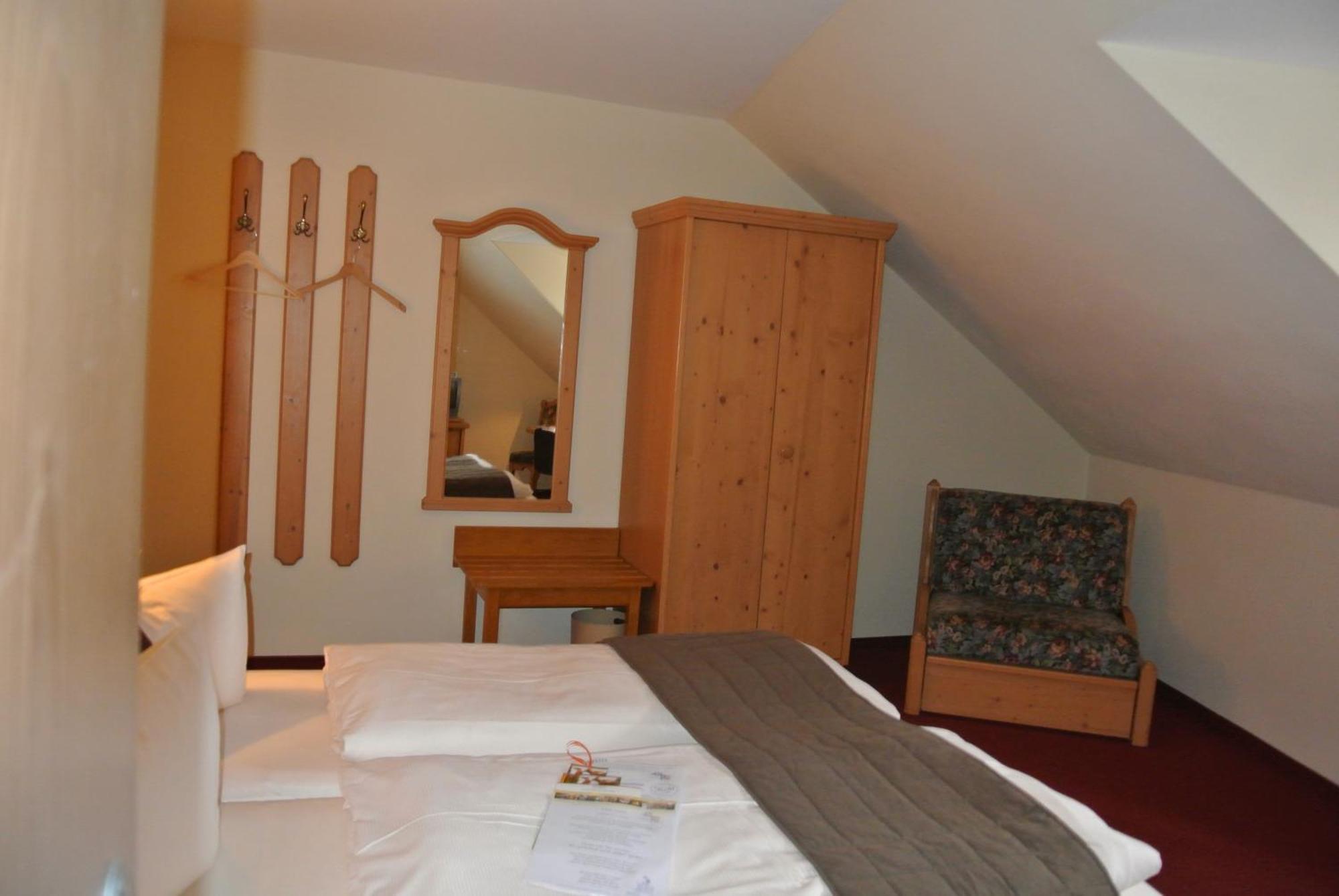 Akzent Hotel Am Bach Dettelbach Esterno foto