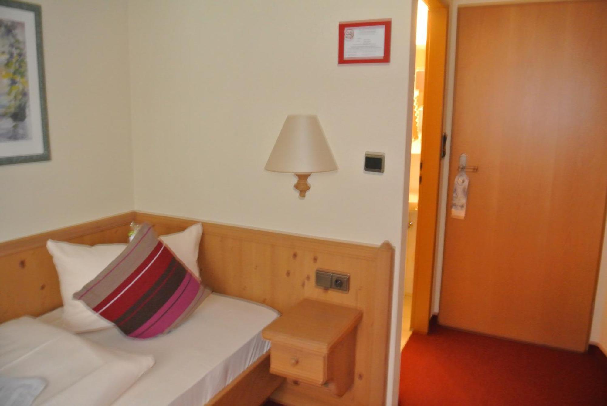 Akzent Hotel Am Bach Dettelbach Camera foto