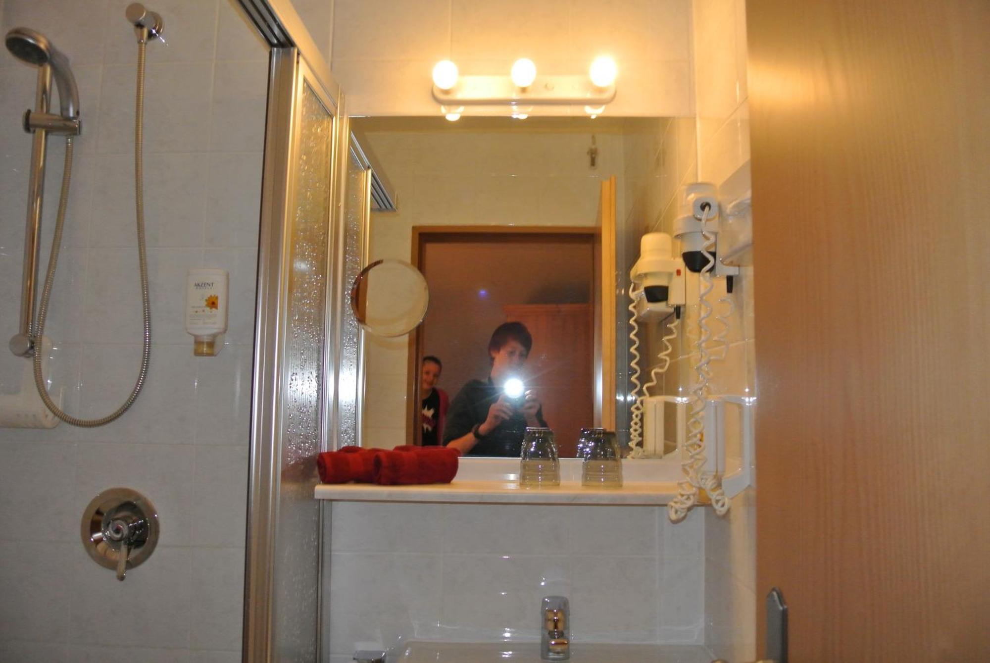 Akzent Hotel Am Bach Dettelbach Esterno foto