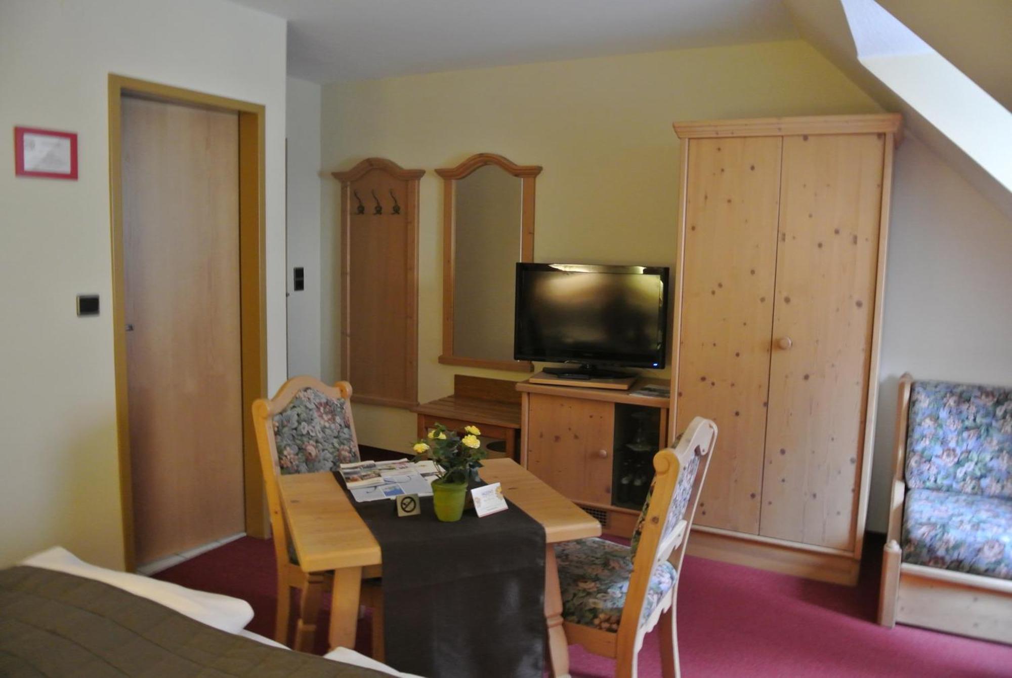 Akzent Hotel Am Bach Dettelbach Esterno foto