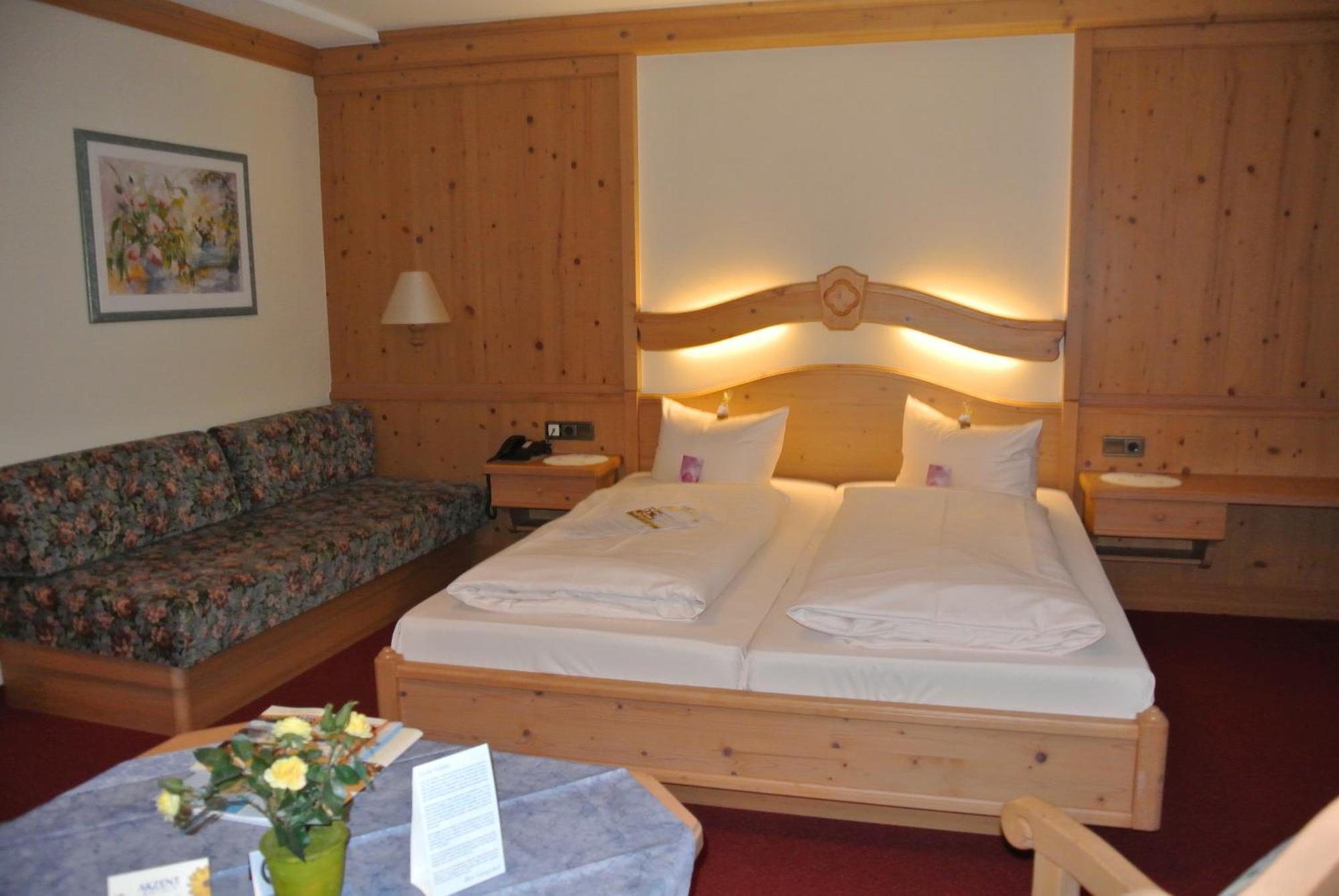 Akzent Hotel Am Bach Dettelbach Esterno foto