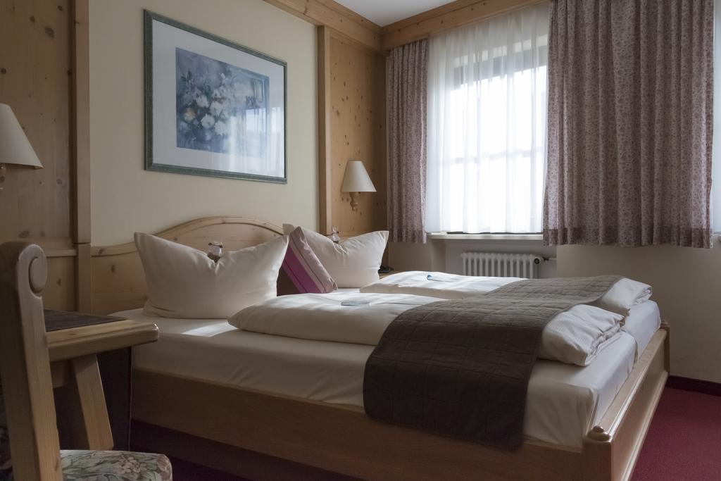 Akzent Hotel Am Bach Dettelbach Esterno foto