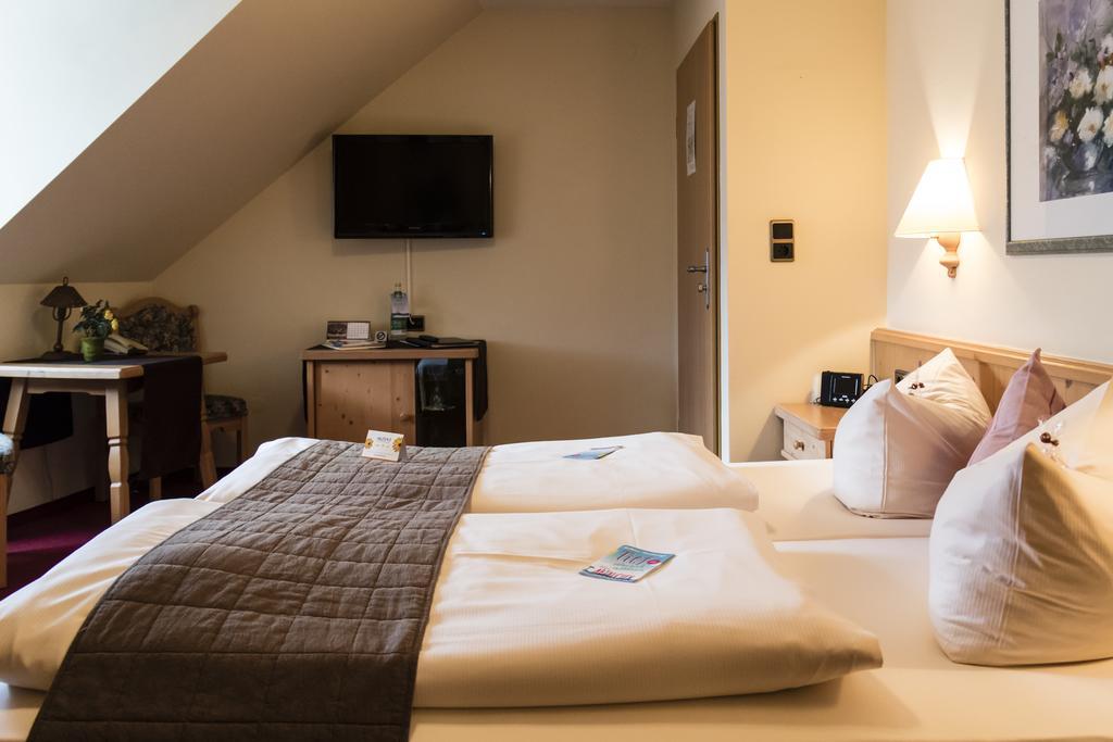 Akzent Hotel Am Bach Dettelbach Esterno foto