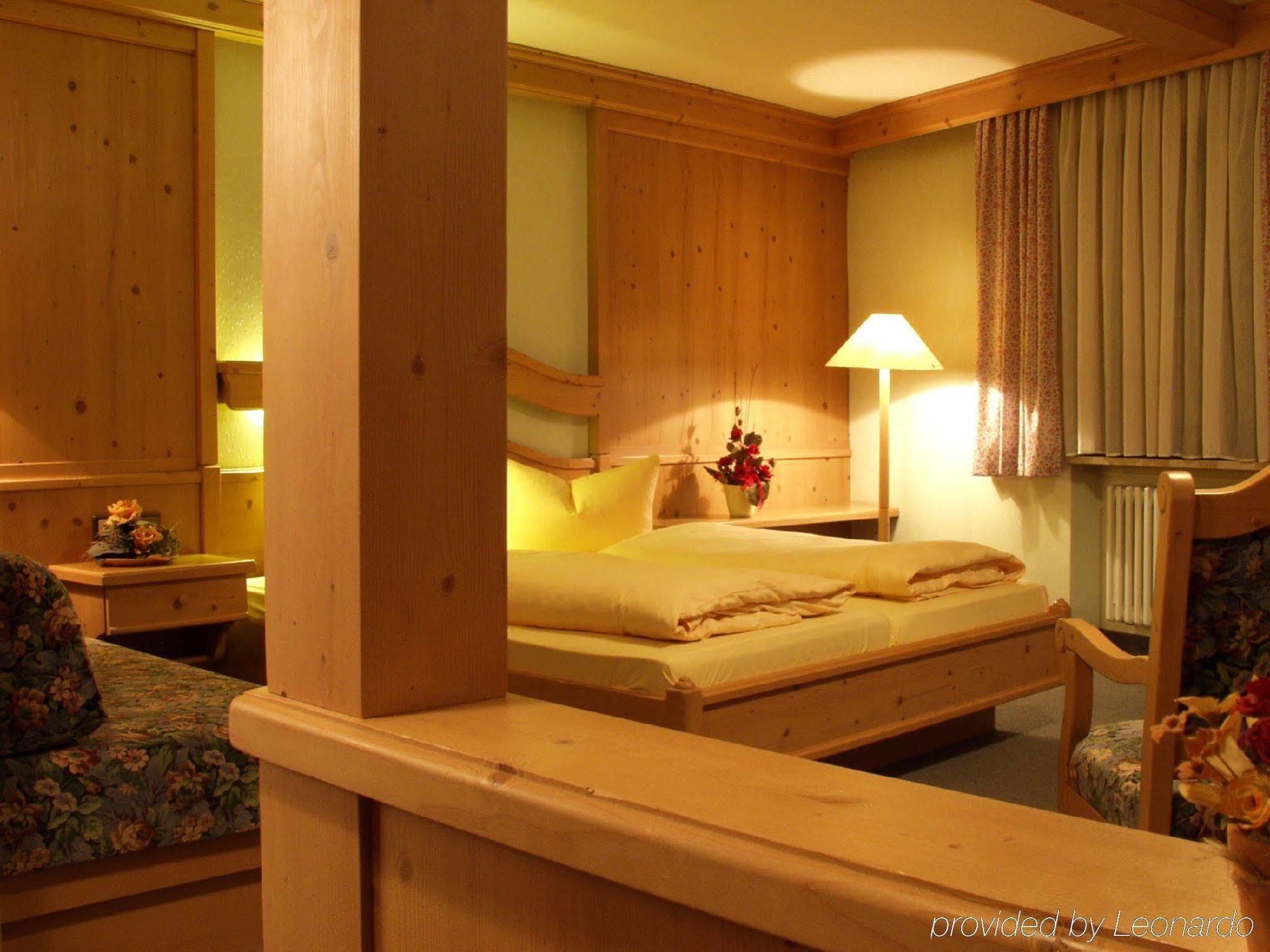 Akzent Hotel Am Bach Dettelbach Esterno foto